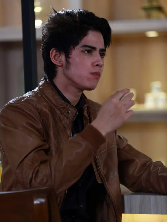 Aliando Syarief saat proses pembuatan video klip terbaru milik grup vokal yang digawanginya, The Freaks. (Deki Prayoga/Bintang.com)