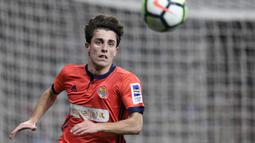 Alvaro Odriozola. Bek kanan jebolan Akademi Real Sociedad ini total 1,5 musim memperkuat Real Sociedad mulai tengah musim 2016/2017 dan tampil dalam 57 laga dengan torehan 1 gol dan 9 assist. Pada 2017/2018 ia dilepas ke Real Madrid dengan nilai 30 juta euro. (AFP/Gabriel Bouys)
