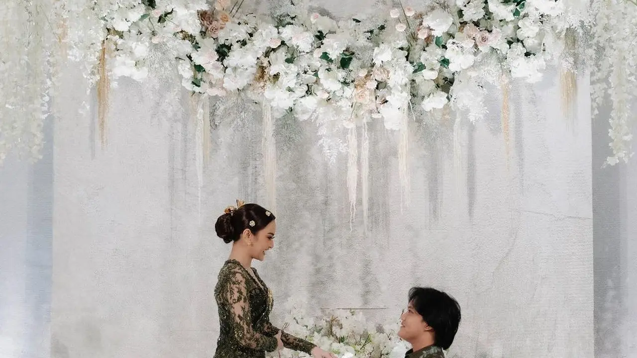 Mahalini dan Rizky Febian Resmi Tunangan, Berbalut Busana Batik Hijau Army