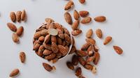Ilustrasi Almond Credit: pexels.com/Karolina