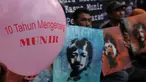 Komisi untuk Orang Hilang dan Tindak Kekerasan (Kontras) melakukan aksi di depan Rumah Transisi Jokowi-JK, Jakarta, (8/9/14). (Liputan6.com/Johan Tallo)