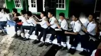 SMP Kristen 2 Penabur, Jakarta menjadi satu-satunya sekolah di DKI Jakarta yang menggelar UN berbasis komputer untuk siswanya.