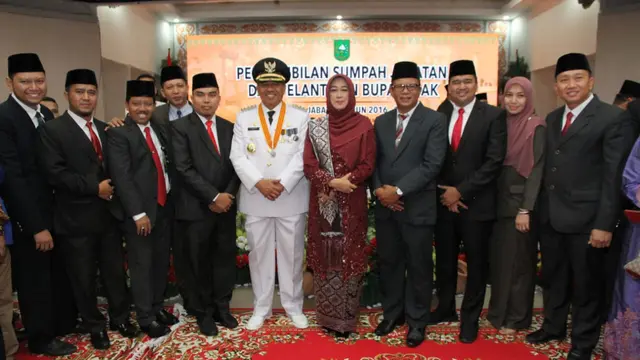 Alfedri, Si Bocah Penjala Ikan yang Kini Jadi Bupati Siak