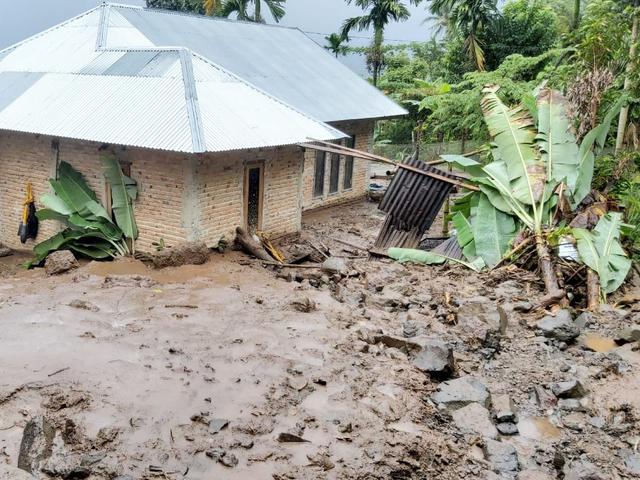 Hujan Deras 5 Kecamatan Di Agam Dilanda Banjir Dan Longsor Regional Liputan6 Com