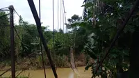 Jembatan gantung di Lebak Banten putus. Sejumlah warga jatuh ke sungai.