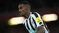 Alexander Isak menjadi pemain anyar Newcastle United usai direkrut dari Real Sociedad pada bursa transfer musim panas 2022. Ia diboyong menuju St James Park seharga 70 juta euro. Transfernya tercatat menjadi rekor pembelian termahal yang pernah dilakukan oleh The Magpies. (AFP/Paul Ellis)