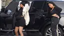 Dilansir dari TMZ, Kylie Jenner pun tertangkap kamera dekat Los Angeles dengan tubuh yang telah kembali seperti semula! (SplashNews/TMZ)