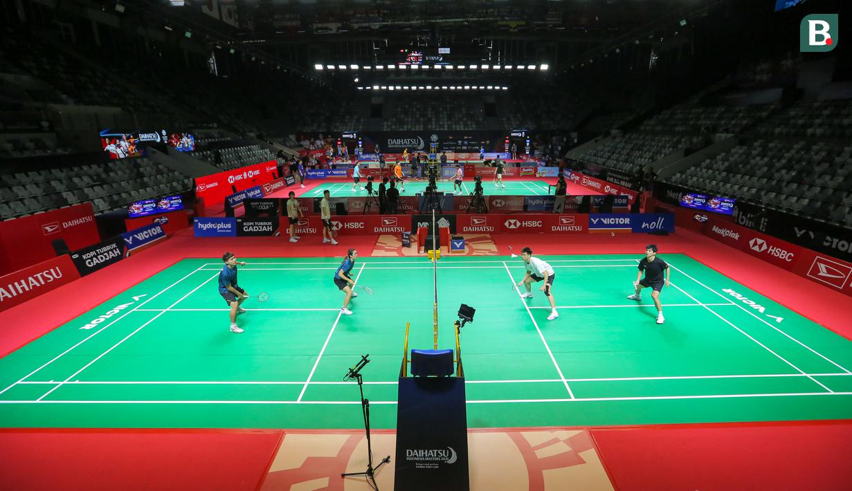 Dari kubu tuan rumah, Indonesia menurunkan kekuatan terbaiknya, mulai dari Jonatan Christie, Putri Kusuma Wardani, hingga sektor ganda yang diisi Fajar Alfian/Muhammad Shohibul Fikri. (Bola.com/Bagaskara Lazuardi)