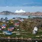 Pemandangan Desa Kulusuk di Kota Sermersooq, Greenland, Denmark, 19 Agustus 2019. Desa Kulusuk adalah wilayah terpencil di Greenland. (Jonathan NACKSTRAND/AFP)