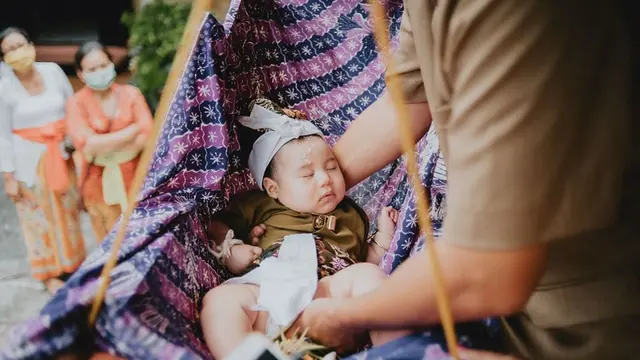 6 Momen Acara Sakral Nelu Bulani Anak Westny DJ, Kental Adat Bali