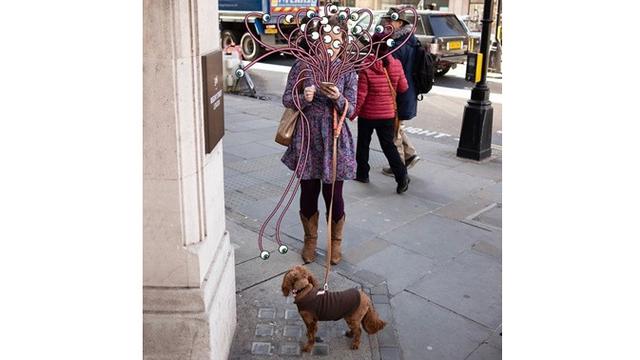 6 Ilustrasi ini Kritisi Perilaku Orang Habiskan Waktu Lama dengan Ponsel, Kreatif