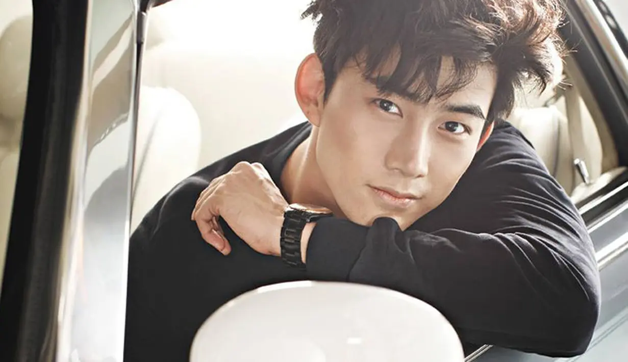 Taecyeon pindah ke Amerika sejak umur 10 tahun. Ia menguasai beberapa bahasa seperti Korea, Inggris, Jepang, Cina, dan Spanyol. (Foto: soompi.com)