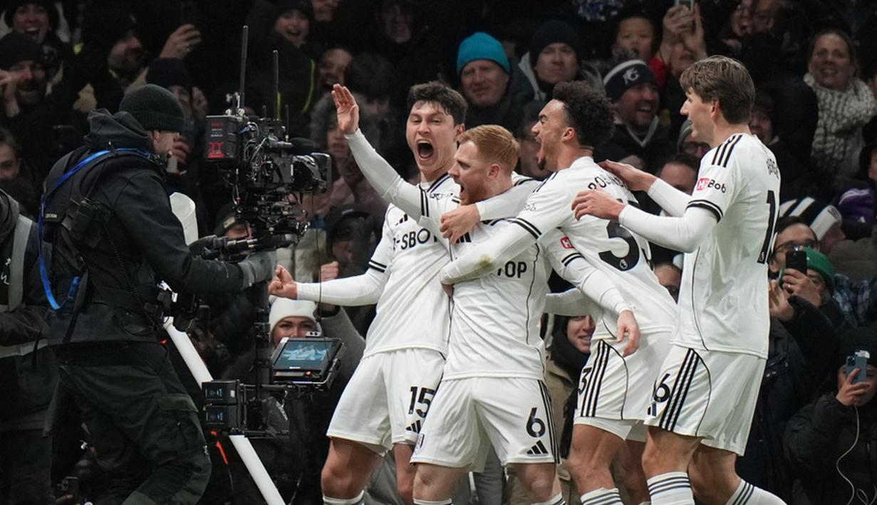 Liverpool berbalik memimpin lewat aksi Cody Gakpo sebelum dibalas gol spektakuler Harrison Reed. (AP Photo/Alastair Grant)