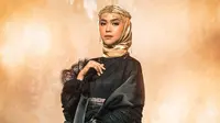 YouTuber yang baru saja menikah ini memang cukup sering mengunggah gaya OOTD di Instagram pribadinya. Ria Ricis dikenal sering tampil anggun dengan busana terusan atau gamis. Penampilannya pun berhasil mencuri perhatian.(Liputan6.com/IG/@riaricis1795)