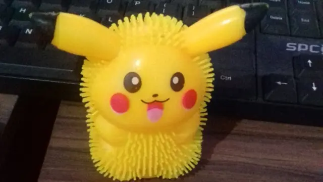 7 Potret Boneka Pikachu Ini Bikin Tepuk Jidat, Ada yang Kena Azab