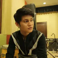 Penyanyi yang juga aktor dalam film Private Number, Esal Revano tengah mempersiapkan mini konser. Penyanyi pendatang baru itu gelar mini konser bersama Meivin Malelak. September Penuh Cinta itu menjadi tajuk dalam konser keduanya.(Andy Masela/Bintang.com)