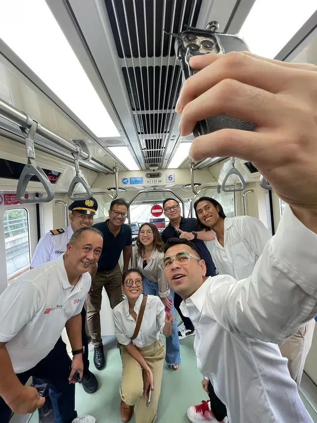 Raffi Ahmad naik LRT Jabodebek bareng artis dan pejabat (Foto: instagram raffinagita1717)