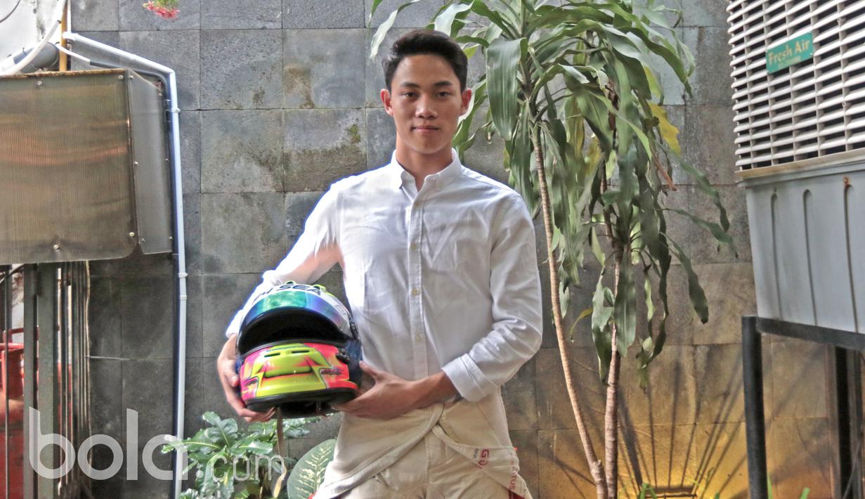  Setelah meraih Juara umum F4 SEA, Presley Martono, membidik ajang Formula 3 Eropa pada musim 2017. (Bola.com/Nicklas Hanoatubun)