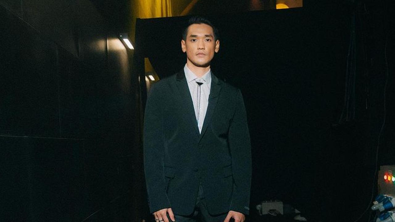 FOTO: Potret Penampilan Afgan saat Pakai Setelan Jas Formal, Menawan