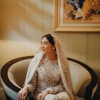 Berbeda dengan momen pertunangan, acara pengajian pranikah Putri Tanjung digelar secara intim dan syahdu. (Instagram/putri_tanjung)