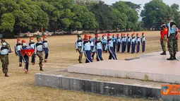 Citizen6, Subang: Sekitar delapan personel Lanud Suryadarma dan 45 personel prajurit Kompi “ B ” BS Paskhas, terlibat dalam pelatihan serta pelaku Pasukan Pengibar Bendera Pusaka (Paskibraka) Kabupaten Subang. (Pengirim: Dodo)