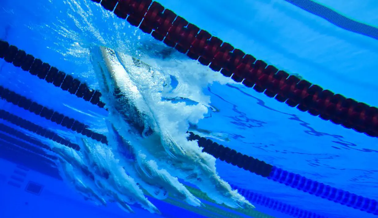 Perenang berlomba di nomor 4x200m gaya bebas putra Pesta Olah Raga Eropa 2015 di Baku, Azerbaijan. (25/6). (AFP PHOTO/KIRILL KUDRYAVTSEV)