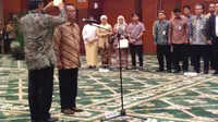 Menteri ‎Keuangan (Menkeu) Bambang Brodjonegoro melantik Ken Dwijugiasteadi sebagai Direktur Jenderal (Dirjen) Pajak definitif. (Foto: Fiki Ariyanti/Liputan6.com)