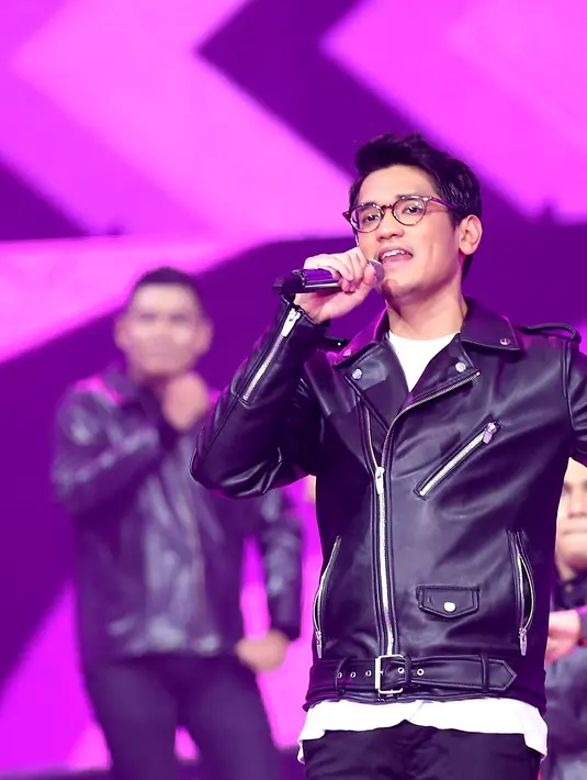 Untuk menghindari jaz kebesaran atau kekecilan yang di siapkan penyelenggara. Ia melakukan fitting baju untuk tampil dalam Konser Raya 21 Indosiar. (Andy Masela/Bintang.com)