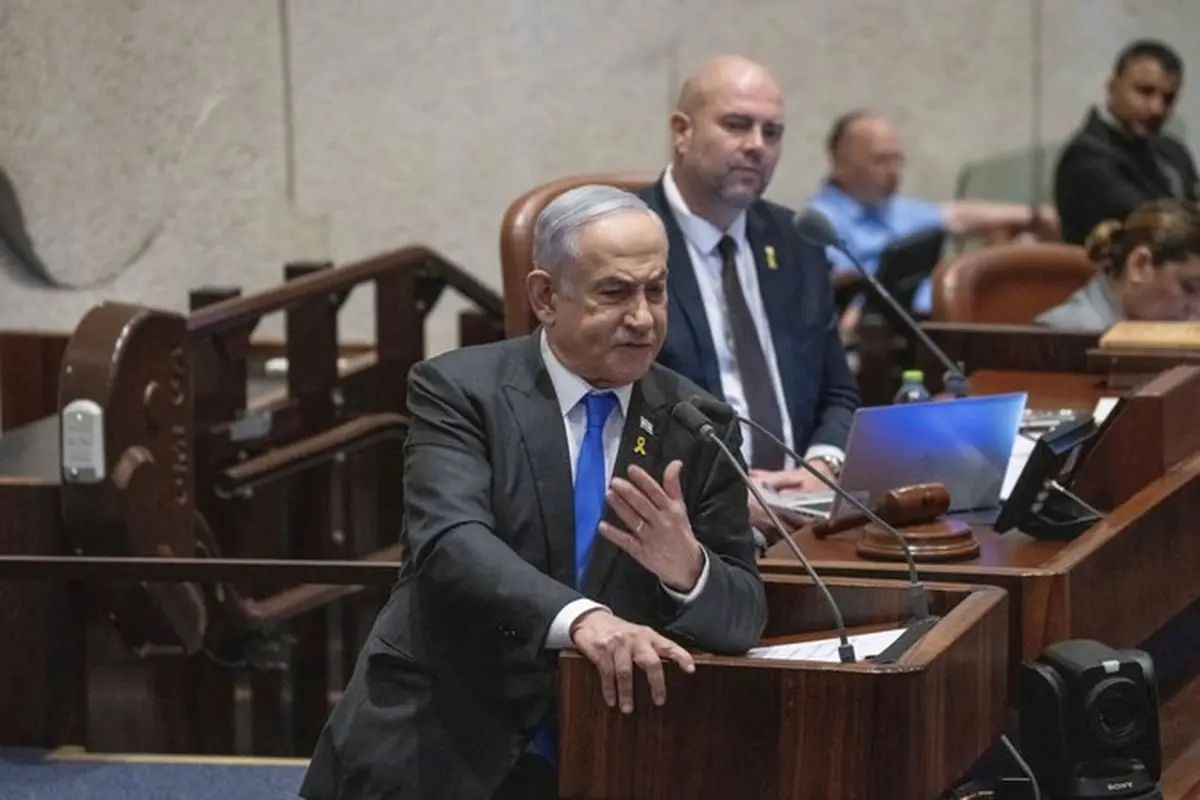 Perdana Menteri Israel Benjamin Netanyahu berbicara soal Palestina kepada anggota parlemen di Knesset, parlemen Israel, di Yerusalem, Rabu, 17 Juli 2024. (AP)