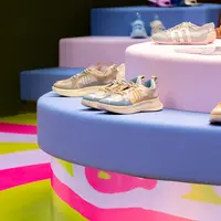 Melihat lebih dekat gaya baru sneaker rancangan Melissa dengan siluet yang modern dan ekspresif (Melissa)