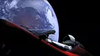 Mobil Tesla Roadster yang dilengkapi manekin astronot bernama Starman berada di roket Falcon Heavy (6/2). SpaceX melontarkan mobil listrik Tesla Roadster berwarna cherry red ke orbit Mars. (Ho/SpaceX/AFP)