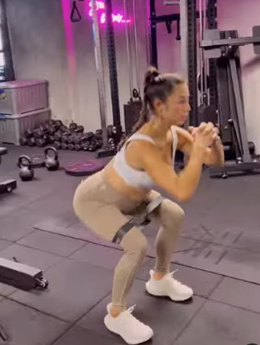 Berbagai olahraga yang dilakukan Jennifer Bachdim selama masa kehamilannya ini pun mencuri perhatian netizen. Dirinya juga kerap membuat video olahraga bagi para wanita hamil dalam channel YouTube pribadinya. (Liputan6.com/IG/@jenniferbachdim)