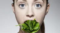 Salad Bayam Lebih Ampuh Menurunkan Berat Badan Daripada Obat Pelangsing | via: i.huffpost.com