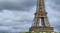 Hasil kamera Samsung Galaxy Z Flip6 untuk zoom Menara Eiffel (Liputan6.com/ Agustin Setyo Wardani)