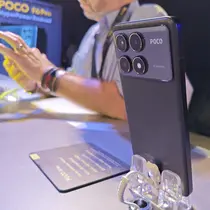 Poco F6 Pro, didukung oleh chipset powerful Snapdragon® 8 Gen 2 yang menawarkan performa kencang dan menjadi ponsel flagship serba bisa. Layar AMOLED WQHD+ 120Hz Flow 6,67 inci dengan bezel ultra tipis memberikan pengalaman visual yang imersif.