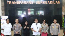 Hari ini, Rabu 20 Agustus 2025, penyidik Bareskrim Polri telah mengantongi hasil tes DNA mantan Gubernur Jawa Barat Ridwan Kamil (RK) dengan anak dari Lisa Mariana berinisial CA. (KapanLagi.com/Budy Santoso)