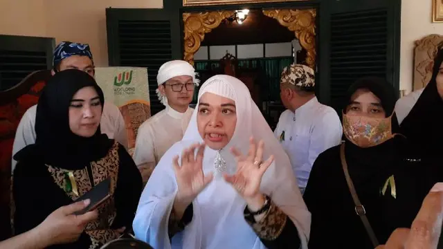 Saat Penobatan Sultan Kasepuhan Cirebon Diwarnai Penolakan