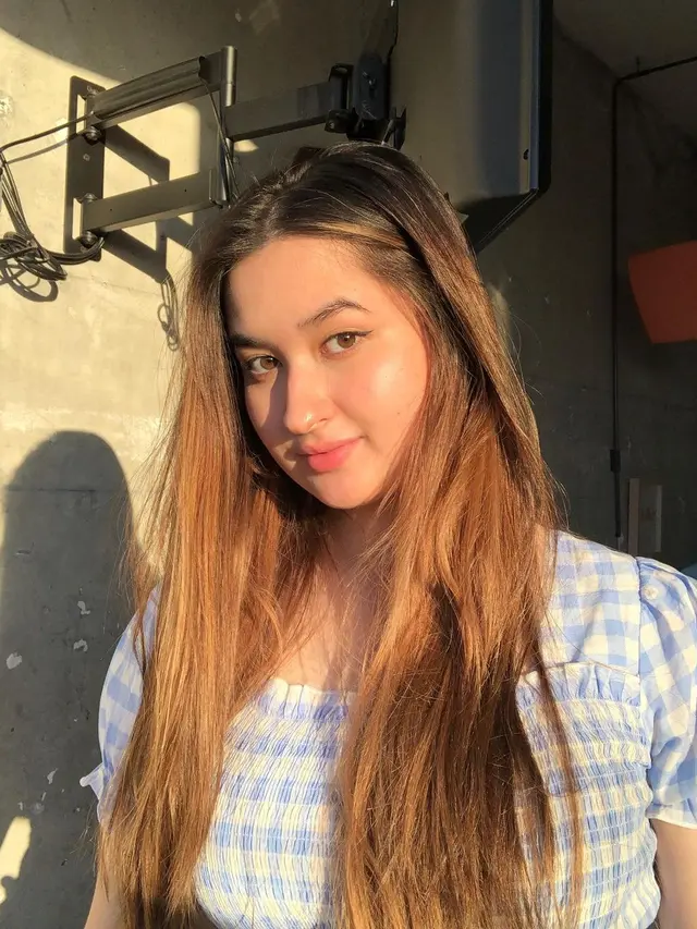 7 Potret Terbaru Stephanie Poetri dengan Warna Rambut Baru, Makin Menawan