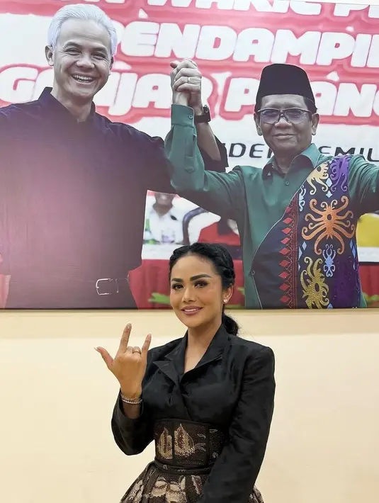 Banyak pengikut instagramnya ikut mendoakan untuk kesembuhan ibunda penyanyi Yuni Shara tersebut.  "Semoga oma segera pulih kembali," tulis ibunda Atta Halilintar. "Cepat sembuh omaa," tulis Azriel Hermansyah. "Get well soon Mama sayang," tulis dianamputri. [Instagram/krisdayantilemos]