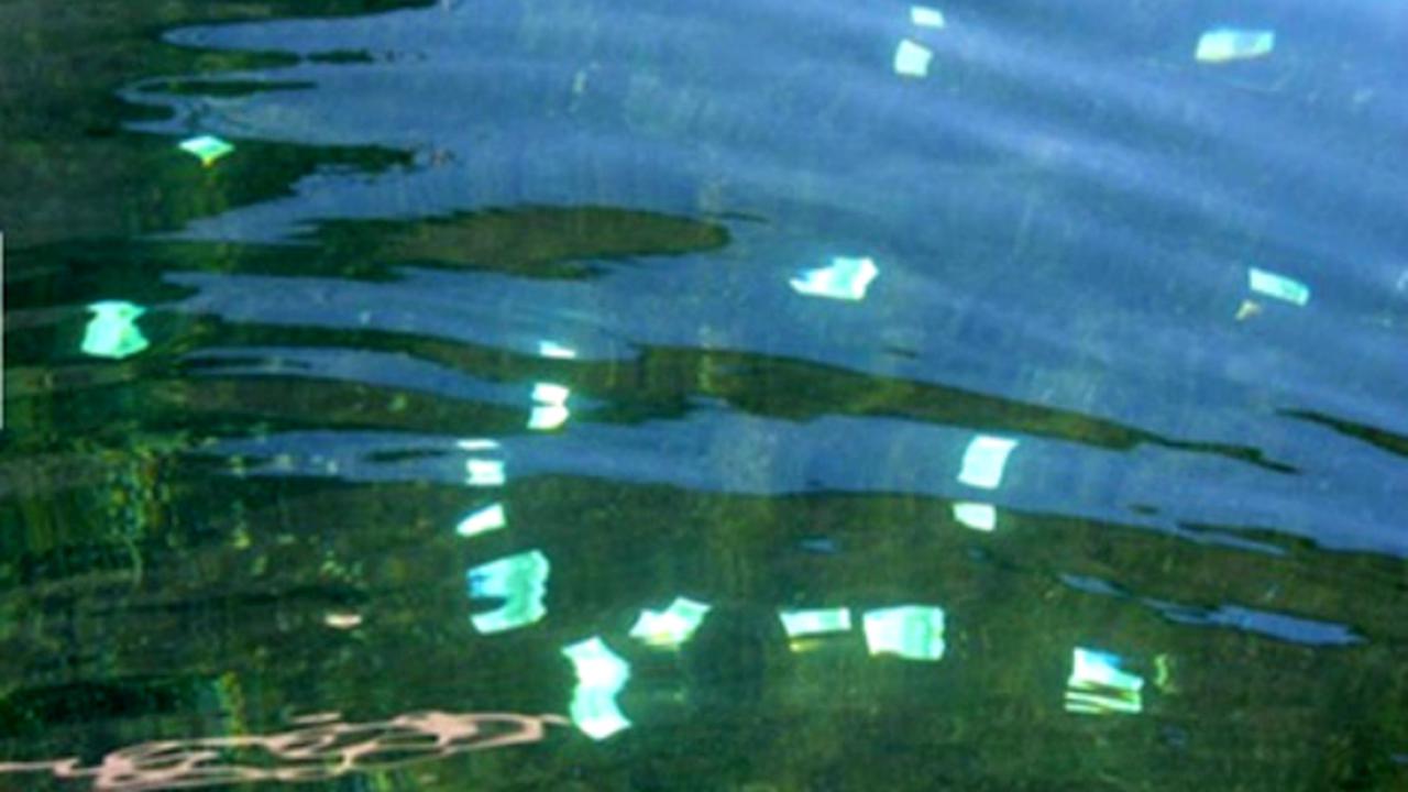 Misteri Uang Mengapung di Sungai