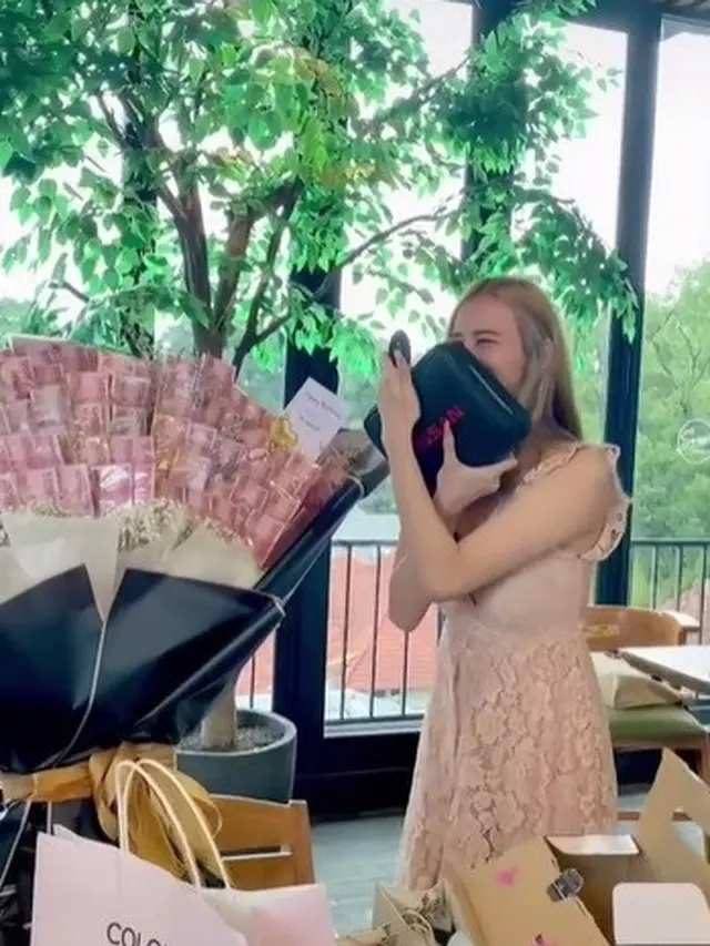 dikasih hadiah mobil