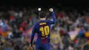 Gelandang Barcelona, Lionel Messi, merayakan gol yang dicetaknya ke gawang Atletico Madrid pada laga La Liga Spanyol di Stadion Camp Nou, Barcelona, Minggu (4/3/2018). Barcelona menang 1-0 atas Atletico. (AFP/Pau Barrena)