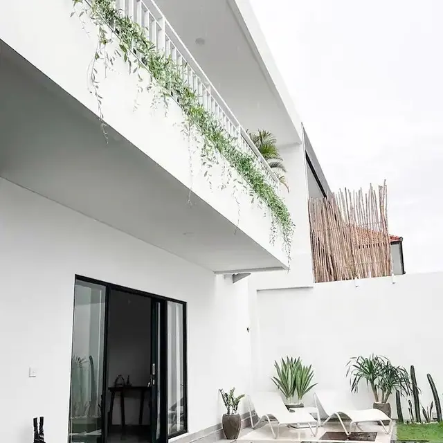 Bernuansa Putih, Ini 7 Potret Villa Milik Ririn Ekawati dan Ibnu Jamil Di Bali