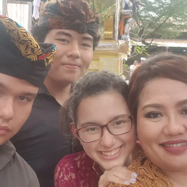 6 Potret Masa Remaja Sarah Menzel Kekasih Azriel, Blasteran Indonesia – Jerman