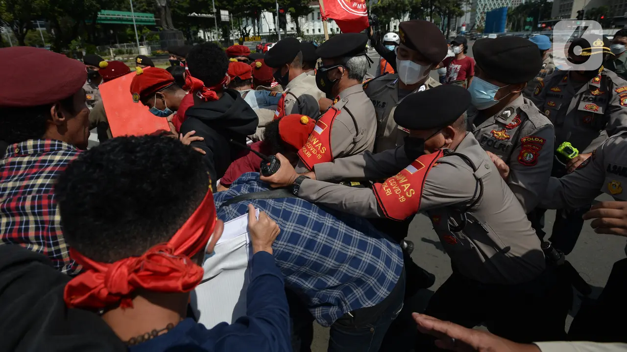 Ricuh di Aksi May Day