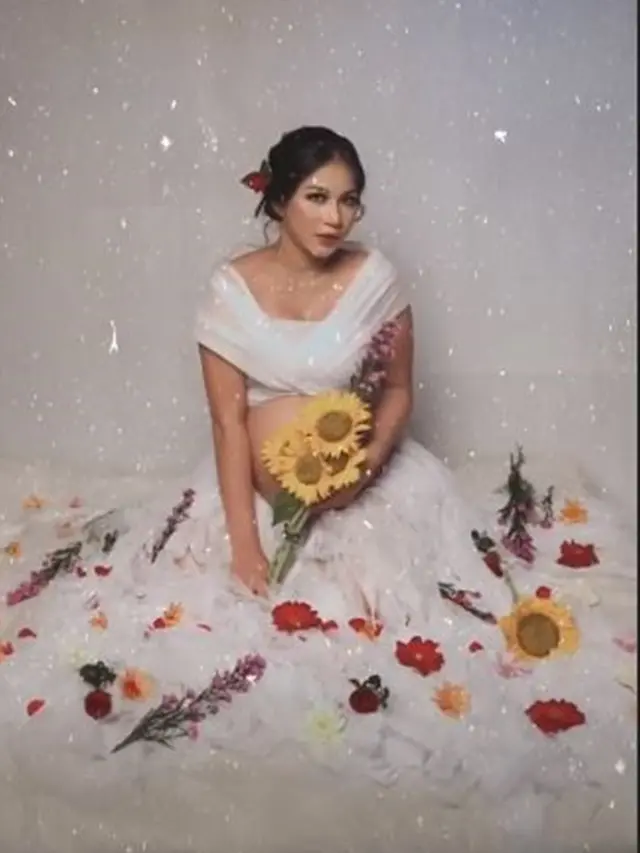 6 Potret Maternity Eriska Keysa Istri Young Lex, Cantik Menawan