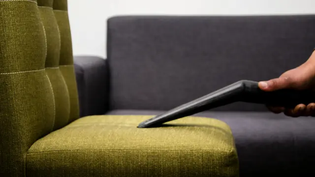 Cara Menghilangkan Kutu Busuk dengan vacuum cleaner