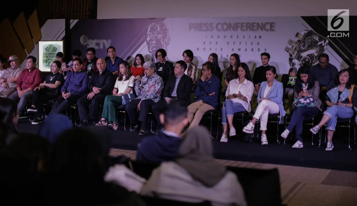Suasana konferensi pers Indonesia Box Office Movie Awards (IBOMA) 2018 di SCTV Tower, Jakarta, Rabu (14/3). IBOMA 2018 menghadirkan 10 film di tahun 2017 yang terdiri dari 15 kategori penghargaan. (Liputan6.com/Faizal Fanani)