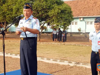 Citizen6, Kalijati: Tiga satuan TNI AU Kalijati yakni Pangkalan TNI AU (Lanud) Suryadarma, Wing Pendidikan Teknik dan Pembekalan (Wingdiktekkal), dan Kompi “B” BS Paskhas mengadakan Upacara Bendera bersama Bulan September 2011 di Lapangan Sepak Bola, Lanu