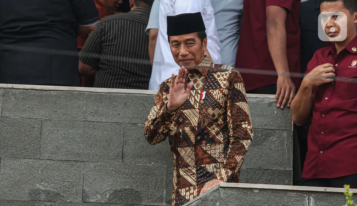 Tidak banyak kata yang terucap, Jokowi hanya menyampaikan ucapan bela sungkawa ke keluarga Hamzah Haz. (Liputan6.com/Angga Yuniar)
